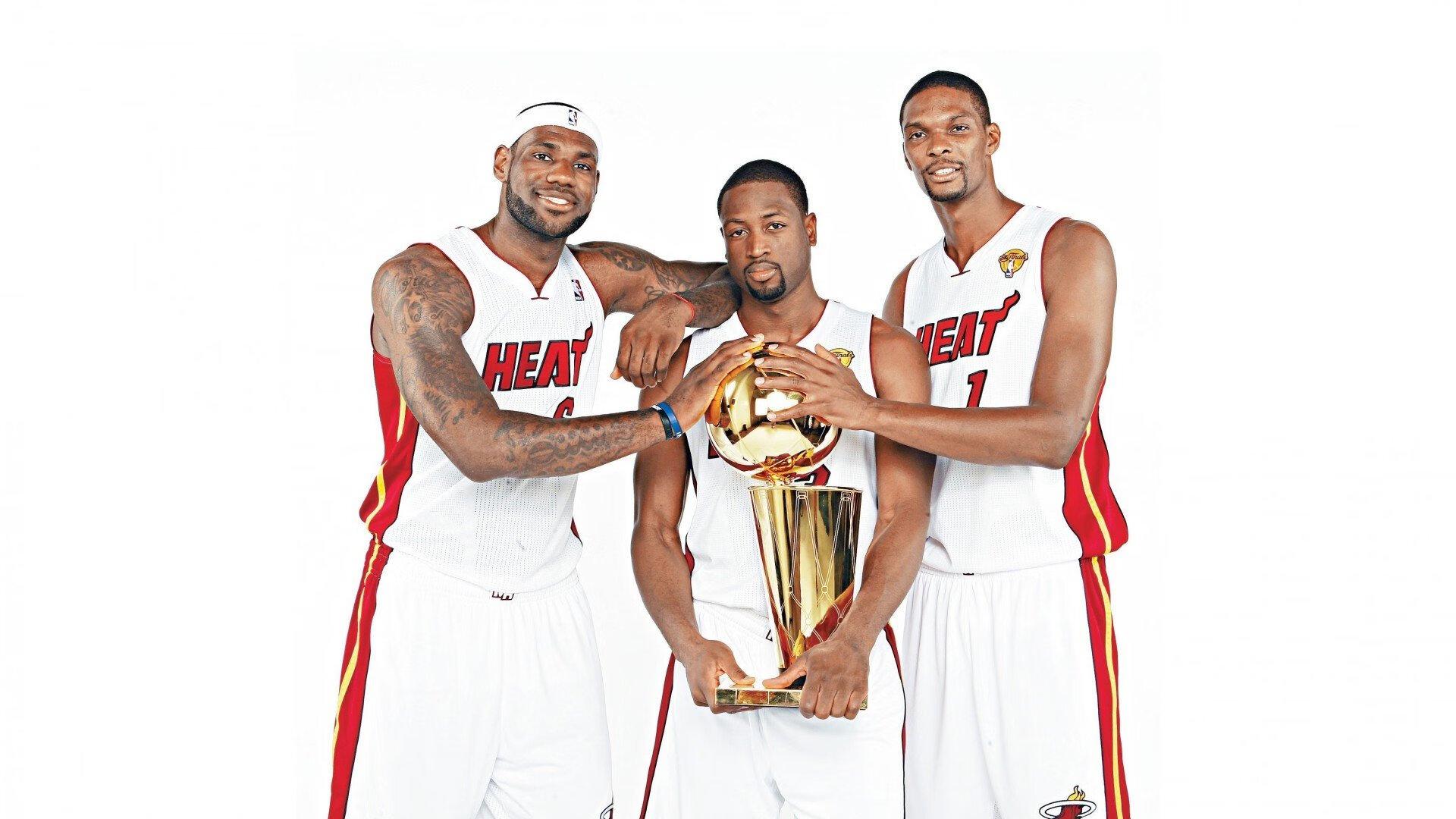 C罗幽默调侃詹姆斯引热议，场上是对手，场下是朋友，但头发我赢了！