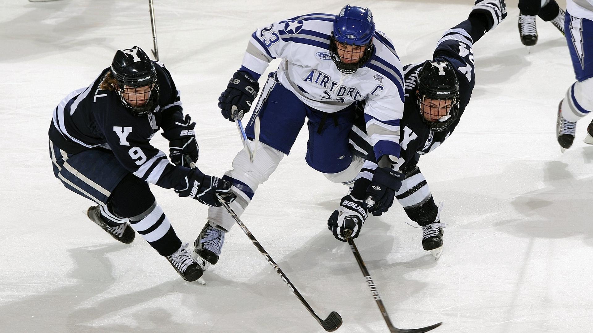 德甲半程收官战,凯恩破纪录双响,拜仁大胜领先多特9分强势夺冠